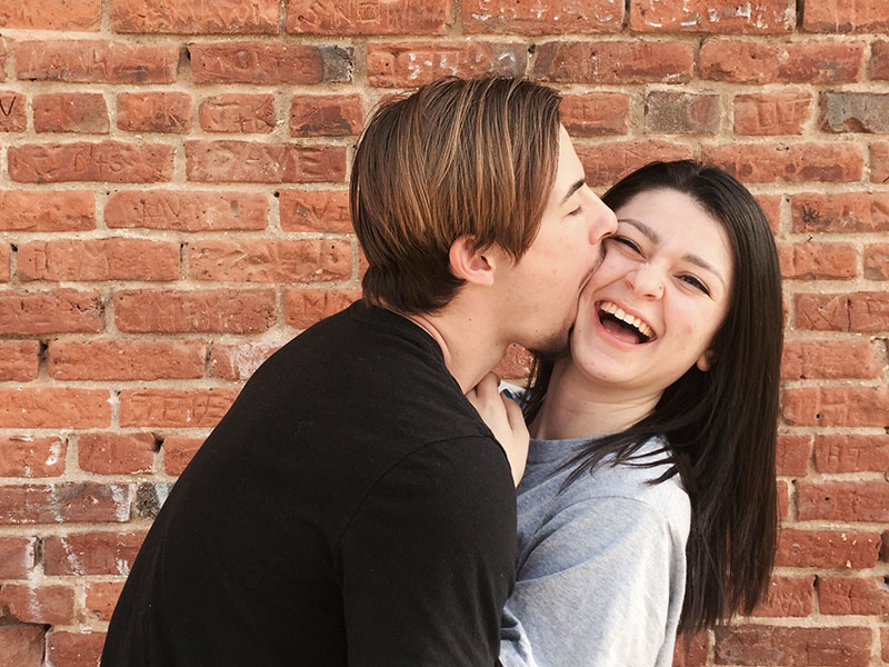 15 CHOSES MIGNONNES QUE VOTRE AMOUREUX FAIT ET QUI MONTRENT QU’IL EST VRAIMENT AMOUREUX DE VOUS !