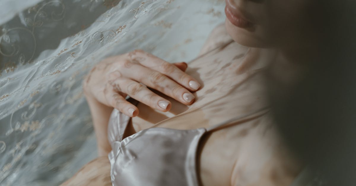 découvrez notre collection de lingerie en satin, alliant élégance et confort. offrez-vous des pièces raffinées qui subliment votre silhouette tout en vous procurant une sensation de douceur inégalée. parfait pour vos moments intimes ou une soirée spéciale.