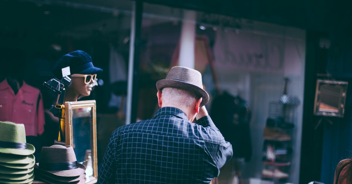 découvrez notre vaste sélection de chapeaux tendance pour toutes les occasions. que ce soit pour compléter votre tenue, vous protéger du soleil ou vous garder au chaud, notre collection offre des styles pour tous les goûts et toutes les saisons.