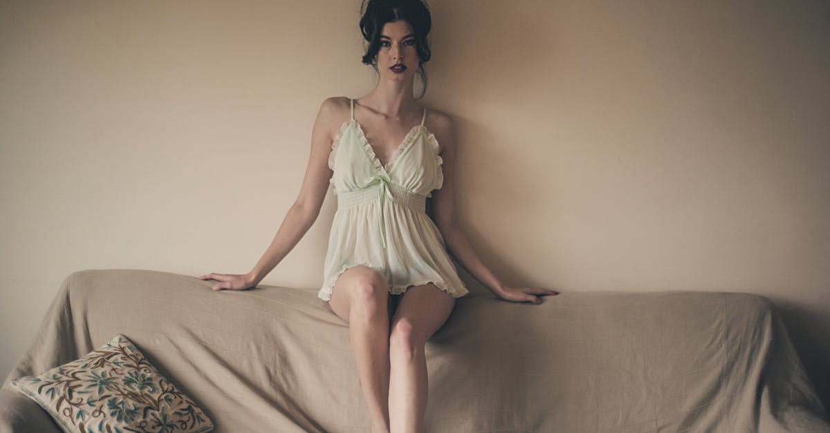 découvrez notre collection de lingerie raffinée alliant confort et séduction. trouvez la pièce parfaite pour chaque occasion, que ce soit pour vous faire plaisir ou surprendre votre partenaire. explorez des styles variés, des matières délicates et des coupes flatteuses pour exalter votre féminité.