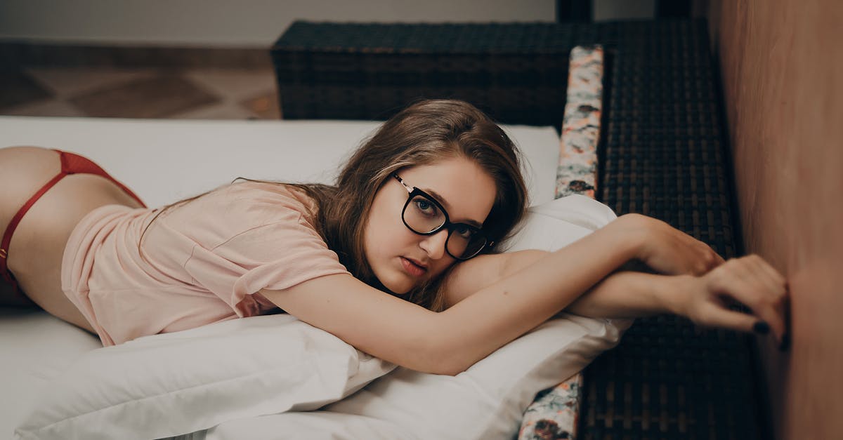 découvrez notre collection de lingerie élégante et confortable, conçue pour sublimer votre silhouette. explorez des modèles variés allant du classique au moderne, pour chaque occasion et chaque style. offrez-vous une touche de sensualité et de poésie avec nos ensembles raffinés.