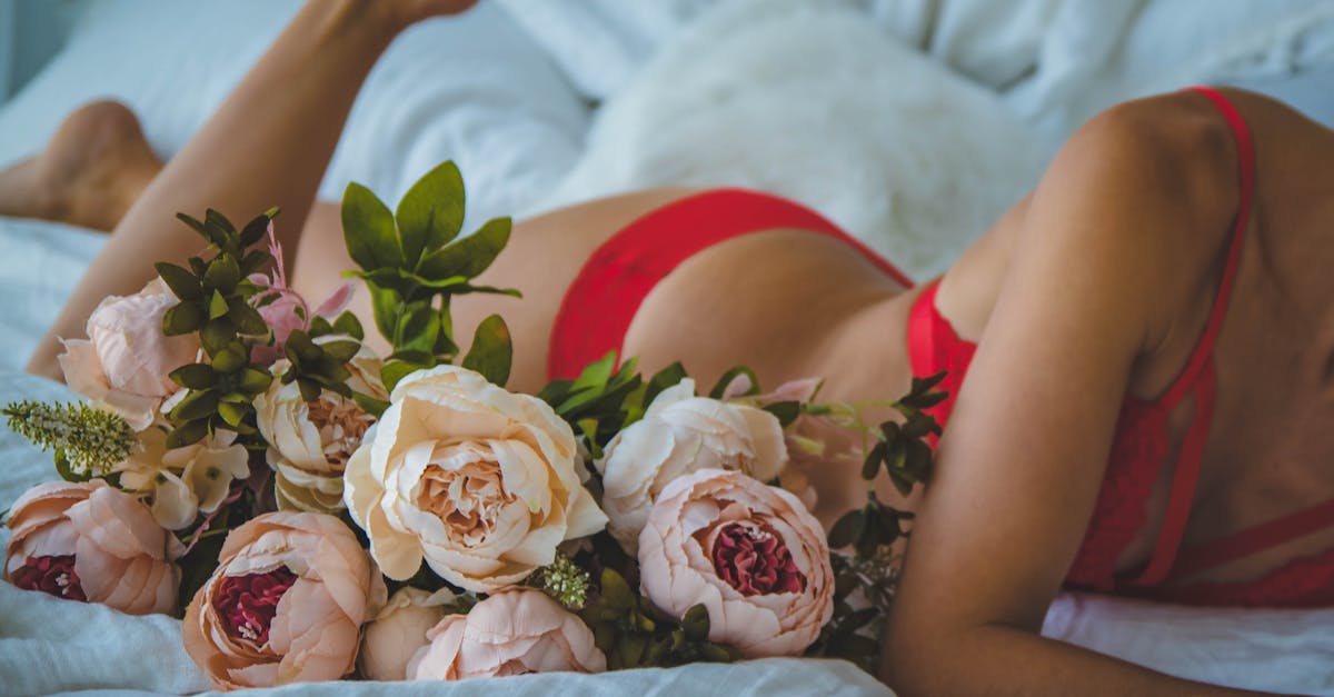 découvrez notre collection de lingerie raffinée et sensuelle, conçue pour sublimer la silhouette féminine. des modèles variés pour chaque occasion, alliant confort et élégance. réveillez la femme qui est en vous avec notre sélection de dessous chic.