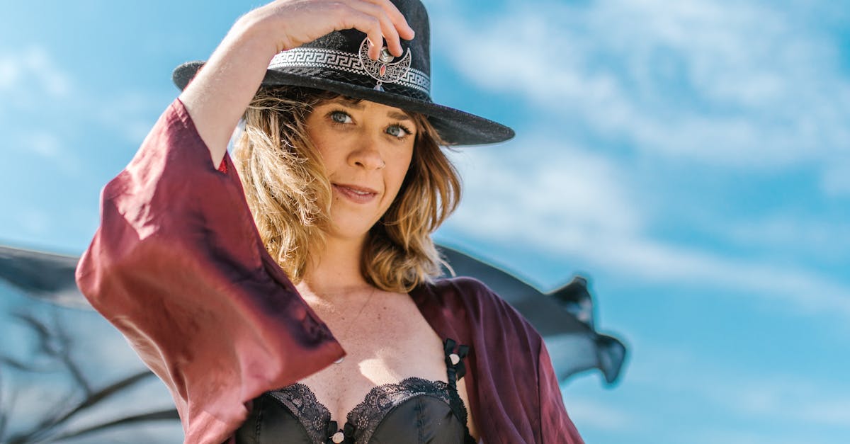 découvrez les tendances lingerie les plus en vogue, alliant confort et élégance pour sublimer votre silhouette. explorez les styles incontournables et les inspirations qui transformeront votre garde-robe intimiste.