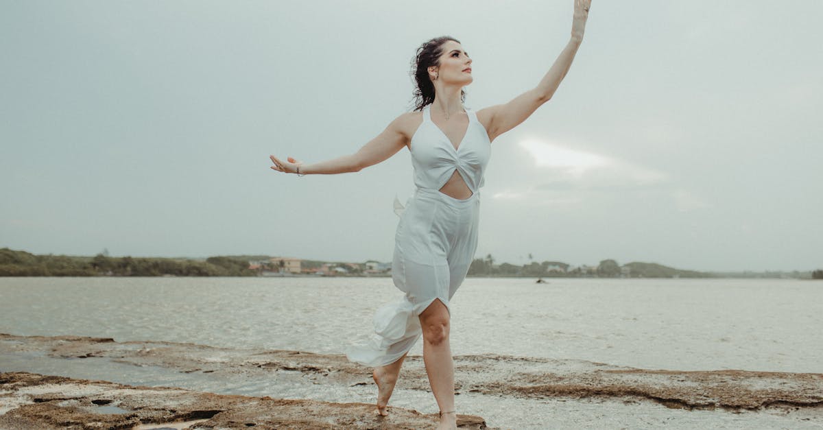 Découvrez les plus belles robes vert d’eau tendance