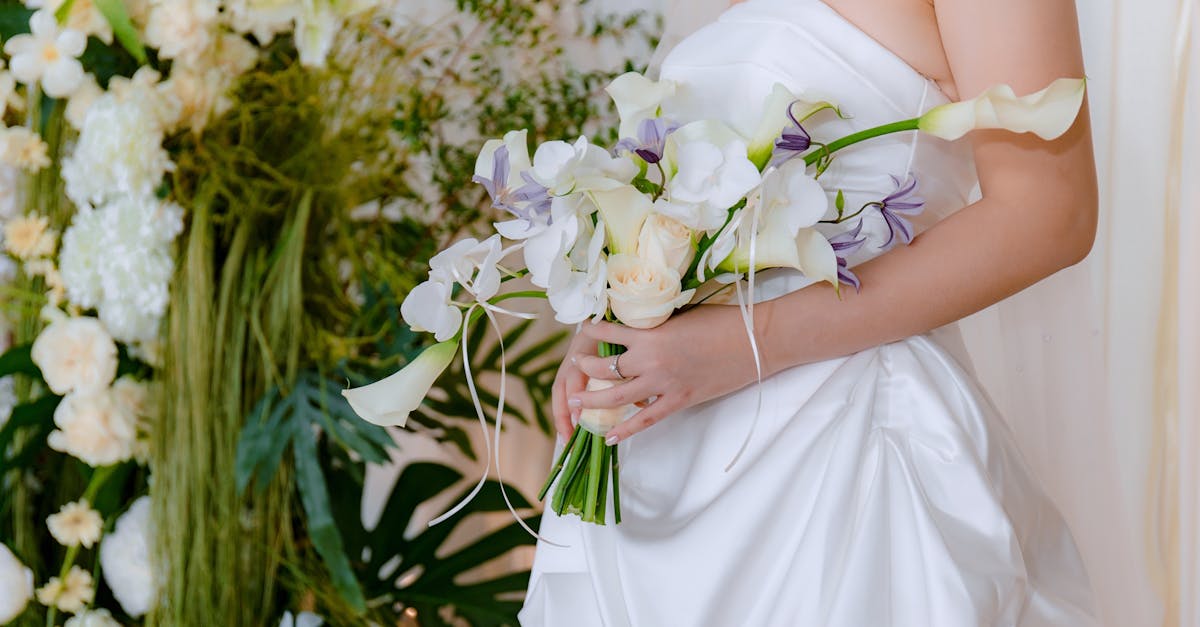 découvrez l'élégance sous toutes ses formes avec notre sélection raffinée de vêtements, accessoires et décorations qui allient sophistication et style intemporel. éveillez votre sens du chic et transformez votre quotidien.