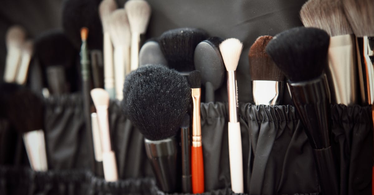 découvrez nos conseils et astuces pour organiser vos produits de maquillage de manière efficace et esthétique. transformez votre routine beauté avec une organisation optimale et gagnez du temps chaque matin.