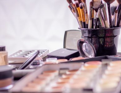 Astuces pour organiser et optimiser votre range maquillage