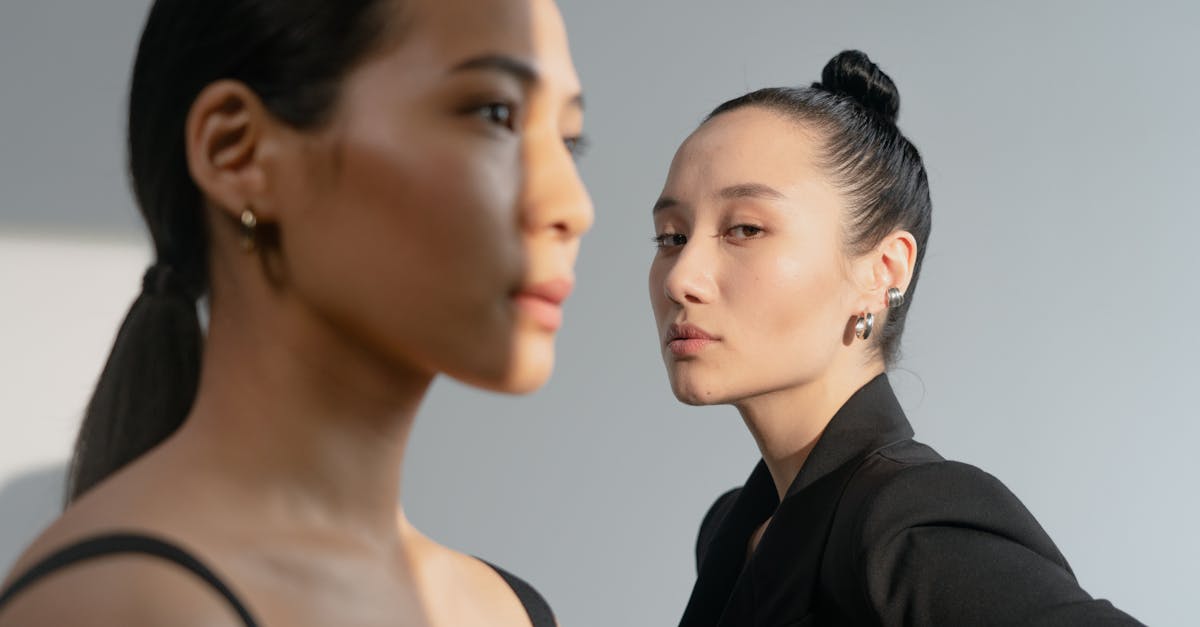 découvrez les dernières tendances de la mode, conseils de style et inspirations pour rester à la pointe de la fashion. adoptez les looks incontournables de la saison et exprimez votre personnalité à travers votre garde-robe.
