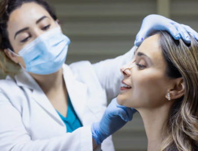 Quels critères médicaux peuvent rendre une rhinoplastie à Lyon déconseillée ou risquée ?